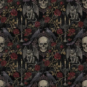 Könnte beinhalten: Ein dunkles, gotisches Muster mit Totenköpfen, Wasserspeiern, Raben, roten Rosen und Kerzenhaltern auf schwarzem Hintergrund. Das Design umfasst Spinnweben und verzierte florale Elemente, die eine Vintage- und gruselige Ästhetik schaffen.