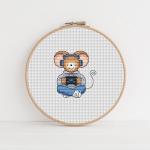 Furry Tales Gamer Monty Mouse - motif point de croix - Lucie Heaton - téléchargement numérique PDF point de croix