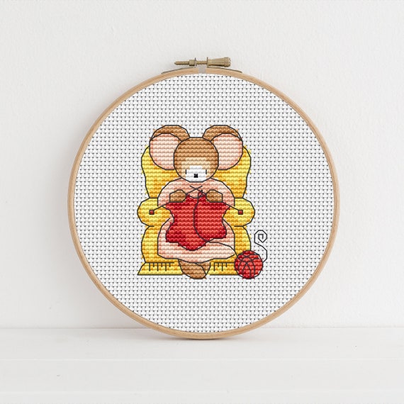 Knitting Mouse - Furry Tales / PDF Cross Stitch Pattern / Knitting Cross Stitch / Lucie Heaton