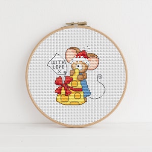 Furry Tales Christmas Cheese Mouse - Noël motif point de croix - Lucie Heaton - Grille numérique PDF au point de croix à télécharger