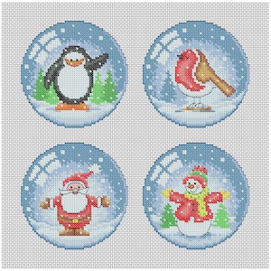 Op de afbeelding: Vier kerstballen met winterse taferelen. Een pinguïn, een roodborstje, de kerstman en een sneeuwpop zijn afgebeeld in de ballen.