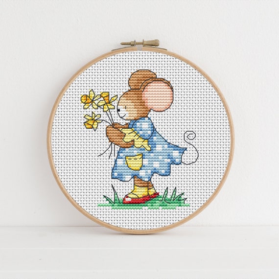 Furry Tales Daffodil Mouse / PDF Cross Stitch Pattern / Lucie Heaton