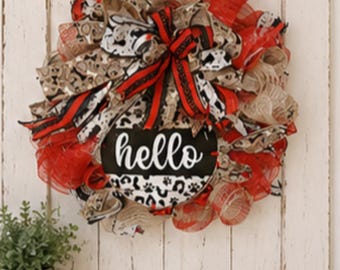Ghirlanda personalizzata per amanti dei cani, decorazione per la porta d'ingresso in stile rustico, ghirlanda in rete per amanti degli animali domestici, decorazione rustica con impronte di zampe, appendiabiti di benvenuto per la porta, regalo di inaugurazione della casa.