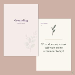 K&ouml;nnte beinhalten: Zwei rechteckige Karten mit hellcremefarbenem Hintergrund. Die linke Karte zeigt den violetten Text Grounding Cards 13-18 und eine blasse botanische Illustration. Die rechte Karte zeigt den Text Grounding 15, ein gr&uuml;nes Blattsymbol und die Frage What does my wisest self want me to remember today?
