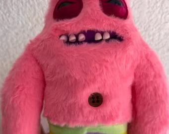 Peluche de monstruo rosa adorable y espeluznante / Peluche Weirdcore hecho a mano / Criatura de peluche gótica kawaii / Juguete coleccionable de terror adorable / Regalo único 19 cm