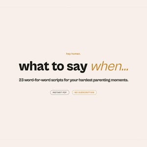 Könnte beinhalten: Ein digitales Produktcover mit dem Text "what to say when..." in fetter, schwarzer Schrift, wobei "when..." goldfarben ist. Der Text "hey human" steht über dem Titel. Darunter steht "23 wortwörtliche Skripte für Ihre schwierigsten Elternmomente."