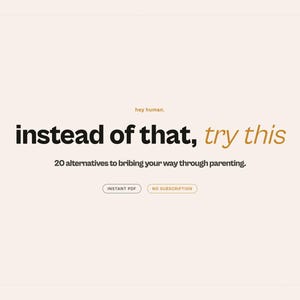 Puede incluir: Gráfico color crema con el texto "instead of that, try this" en negro y dorado. El texto "20 alternatives to bribing your way through parenting" está debajo. Los botones dicen "INSTANT PDF" y "NO SUBSCRIPTION".