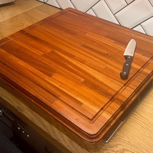 Housse de poêle en bois de sapelli fait main (600 x 550 mm)