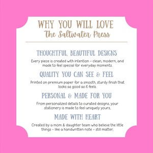 Op de afbeelding: Een wit rechthoekig bord met een felroze rand met de tekst: WHY YOU WILL LOVE The Saltwater Press. Het bevat vier secties: THOUGHTFUL, BEAUTIFUL DESIGNS, QUALITY YOU CAN SEE & FEEL, PERSONAL & MADE FOR YOU en MADE WITH HEART.