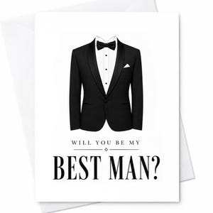 Op de afbeelding: Een witte wenskaart met een afbeelding van een zwart smokingjasje met een wit overhemd, zwarte vlinderdas en een wit pochet. Onder de smoking staat de tekst: WILL YOU BE MY BEST MAN? in zwarte schreef- en schreefloze lettertypes.