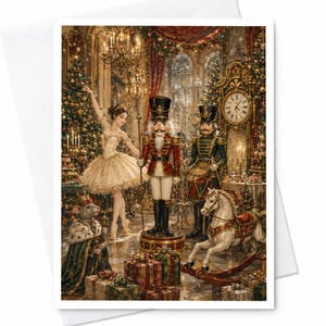 Peut inclure: Une carte de vœux illustrant une scène festive avec une ballerine en robe dorée, deux casse-noisettes en uniformes rouge et vert, un roi souris en cape verte, un cheval à bascule blanc et des cadeaux emballés dans une pièce décorée.