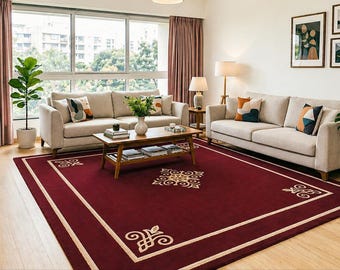 Grande tappeto in lana color bordeaux con bordo geometrico color crema, stile tradizionale che incontra il moderno di metà secolo per l'arredamento del soggiorno, elegante tappeto trapuntato a mano color rosso intenso.