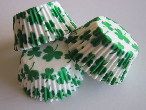 Shamrock Baking Liners ~ St Patricks Day ~ Cupcake Cups Il_570xn