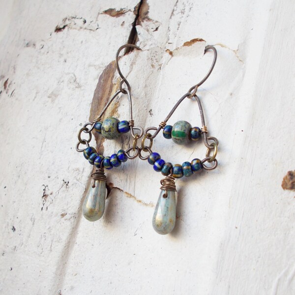 Erdige grün & blau Ohrringe, gestreift Marine alte Welt Böhmisches Glas, handwerkliche Metallarbeiten Schmuck, Minze Picasso Glanz Tropfen