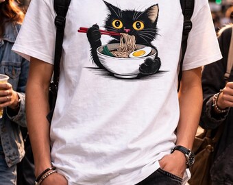 Schwarzes Kätzchen, das Ramen-T-Stück isst | Katzen - Noodle Bowl Shirt