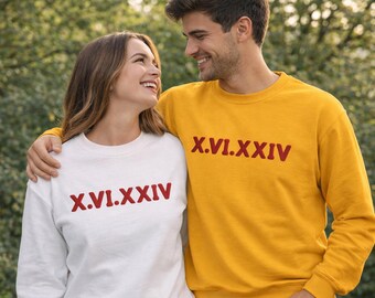 Personalisierte römische Zahl Paar T-Shirt | Kundenspezifisches Jahrestags-Hemd | Minimalist Paar Geschenk | Hochzeit Datum Tee | Sinnvolles personalisiertes Geschenk