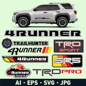 Puede incluir: Un SUV plateado con ruedas negras y un gráfico lateral negro y rojo. Debajo del vehículo hay varios logotipos y texto, incluyendo "4RUNNER", "TRAILHUNTER", "TRD SPORT" y "SRS". La imagen también incluye información de tipo de archivo: AI, EPS, SVG y JPG.