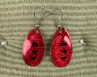 Pendientes con forma de cuchara de pesca - Ligeros, rojos, negros, con ganchos de acero inoxidable quirúrgico