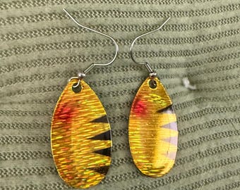 Pendientes con forma de cuchara de pesca - Ligeros, dorados, negros, rojos, iridiscentes, con ganchos de acero inoxidable quirúrgico
