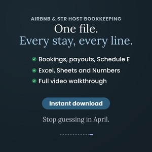 Pode incluir: Um gr&aacute;fico digital azul escuro para contabilidade de anfitri&otilde;es Airbnb e STR. O texto diz: One file. Every stay, every line. As funcionalidades incluem Bookings, payouts, Schedule E, Excel, Sheets, Numbers e um v&iacute;deo tutorial completo.
