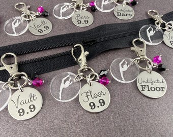 Regalo personalizado para gimnastas, tirador de cremallera de gimnasia, regalo para el equipo, regalo de fin de temporada, dije de logro, barras asimétricas, salto, suelo, viga de equilibrio, premio de fin de temporada