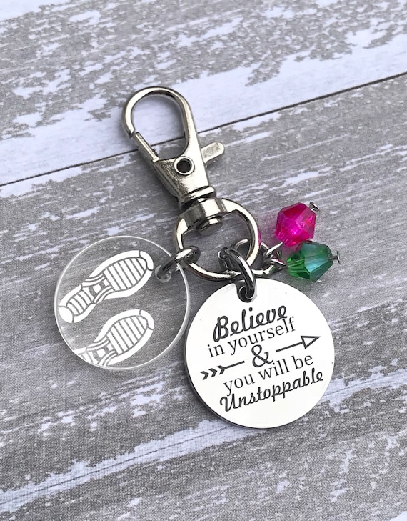 Boîte cadeau de course incroyable avec 10 articles, cadeaux pour les coureurs, cadeaux pour un coureur, cadeaux pour coureurs féminins, cadeaux pour coureurs masculins, accessoires de course