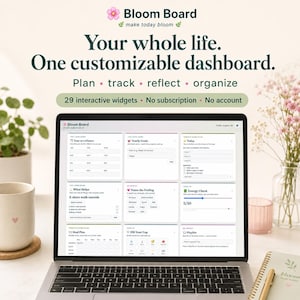 Pode incluir: Uma tela de laptop exibindo o painel digital Bloom Board com o texto Your whole life. One customizable dashboard. Plan, track, reflect, organize. 29 interactive widgets. No subscription. No account. A interface apresenta vários módulos de planejamento, incluindo metas anuais, planos diários, planos de refeições e rastreadores de energia.