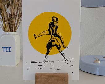 Linoleumsnede van een vrouw die naar voren springt, gele cirkel – modern, speels, feministisch, wanddecoratie, handgemaakte poster, kaart, cadeau-idee, A5 A4