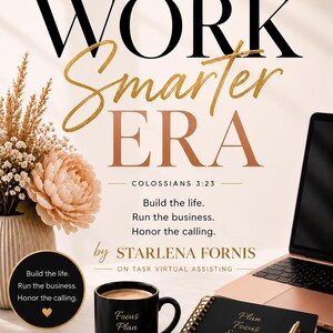 Op de afbeelding: Inspirerende afbeelding met de tekst "YOUR WORK Smarter ERA". Het bevat een laptop, een zwarte mok met "Focus Plan Execute Repeat", een notitieboek en een vaas met bloemen. Thema: virtuele assistentie en zaken.