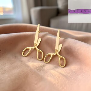 Orecchini a perno a forma di forbici dorate, placcati in ottone 925 S, orecchini unici ispirati alla cancelleria, gioielli in stile chirurgico, accessori per arti e mestieri.