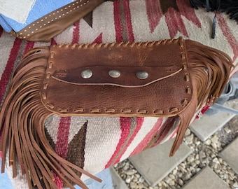 Bolso de mano estilo western color coñac con detalles coñac – Bolso sostenible de estilo bohemio del suroeste