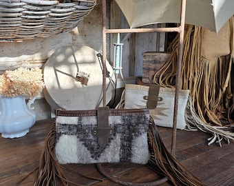 Bolso de mano con flecos de manta de lana reciclada – Bolso de estilo western de cuero cosido a mano