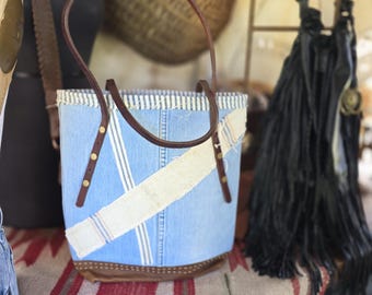 Bolso tote de mezclilla reciclada – Saco de pienso vintage, cuero de aparejos de caballo, bolso de hombro estilo western bohemio