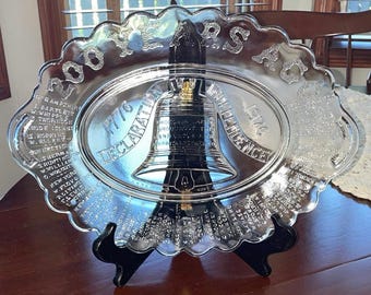 Vintage 1976 Bicentennial Glasplatte Liberty Bell Unabhängigkeitserklärung Gedenk Serviertablett AHRC America250 Decor