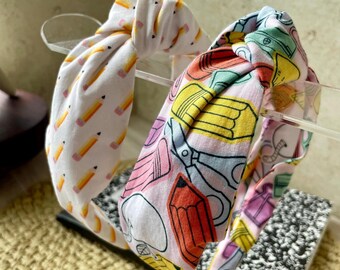 Lehrer geknotete Stirnband Packung | Zurück zu Schule Haarschmuck, Bleistiftmuster & Schulbedarf Top Knot Stirnband, Lehrer Geschenk