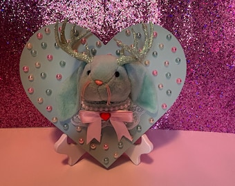 Uchwyt ścienny Jackalope, fałszywa taksydermia, odnowiona Beanie Baby, pastelowe kolory, ręcznie robione dziwactwa, urocze i straszne kryptydy