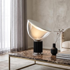 Grote Italiaanse design tafellamp - Taccia stijl glazen komlamp - Moderne industriële geribbelde aluminium voet - 2700K warm sfeerlicht