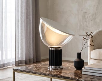 Grote Italiaanse design tafellamp - Taccia stijl glazen komlamp - Moderne industriële geribbelde aluminium voet - 2700K warm sfeerlicht