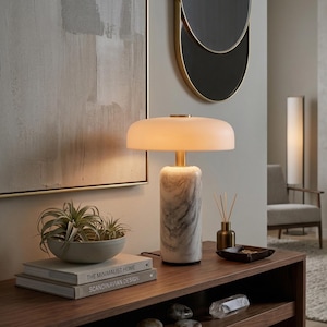 Lámpara de mesa de mármol blanco - Lámpara de mesita de noche minimalista y moderna - Lámpara de escritorio de piedra de lujo con detalles dorados - Decoración nórdica para el hogar - Iluminación ambiental