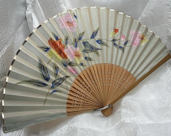 Japoński zabytkowy składany wachlarz z ręcznie malowanymi kwiatami