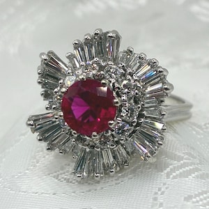 Vintage 14 kt witgouden robijnrode ballerinaring, maat 5,25 inch