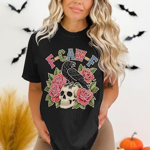 T-shirt Comfort Colors® Gothic Patchwork Corbeau Crâne, T-shirt Art Folk Corbeau et Roses, Cadeau Fantaisiste Unique Effet Perle Cottagecore Sombre pour Elle