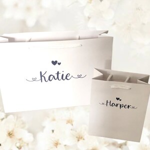 Personalisierte weiße oder graue Geschenktüte mit Namen und Nachricht
