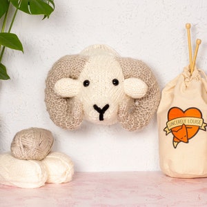 Giant Ram Head Knitting Kit White / Fawn