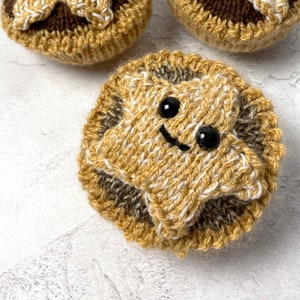 Mini Mince Pie Knitting Kit image 1