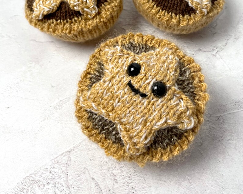 Mini Mince Pie Knitting Kit image 1