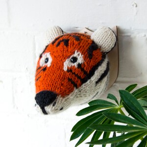 Mini Tiger Head Knitting Kit image 10