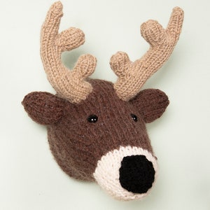 Giant Deer Head Knitting Kit image 8