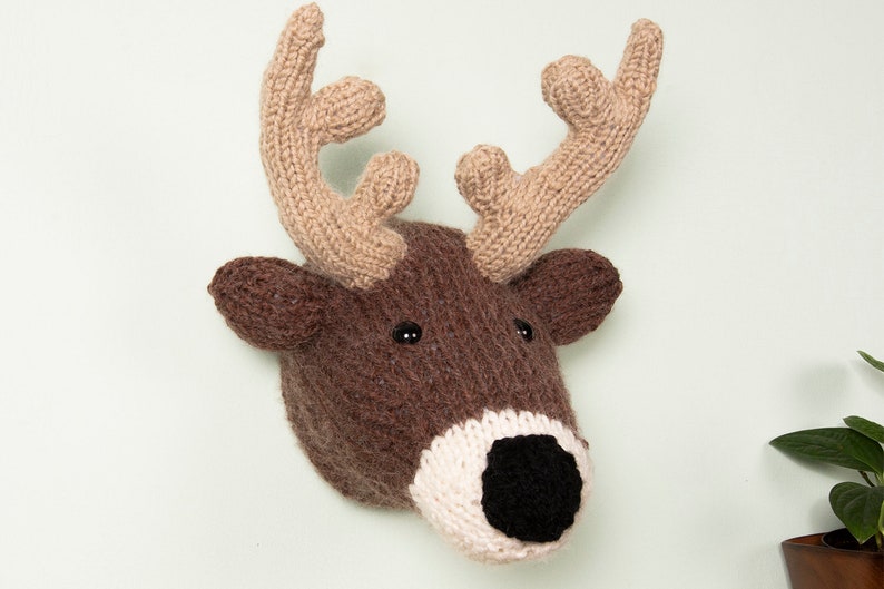 Giant Deer Head Knitting Kit image 8