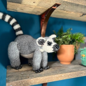 Alicia the Lemur Knitting Kit image 2